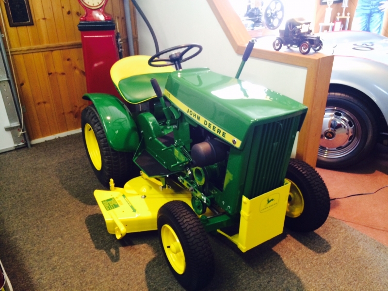 John Deere 110 Lawn Tractor
