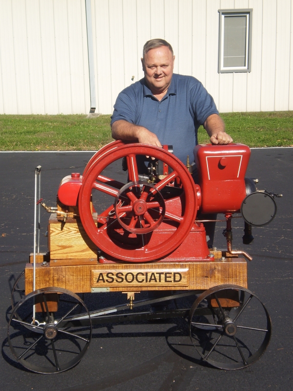 Antique Associated Manufacturing Hit n' Miss Engine