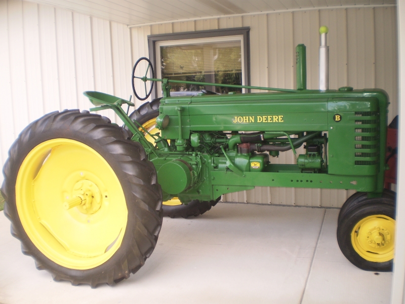 1946 John Deere Tractor "B"