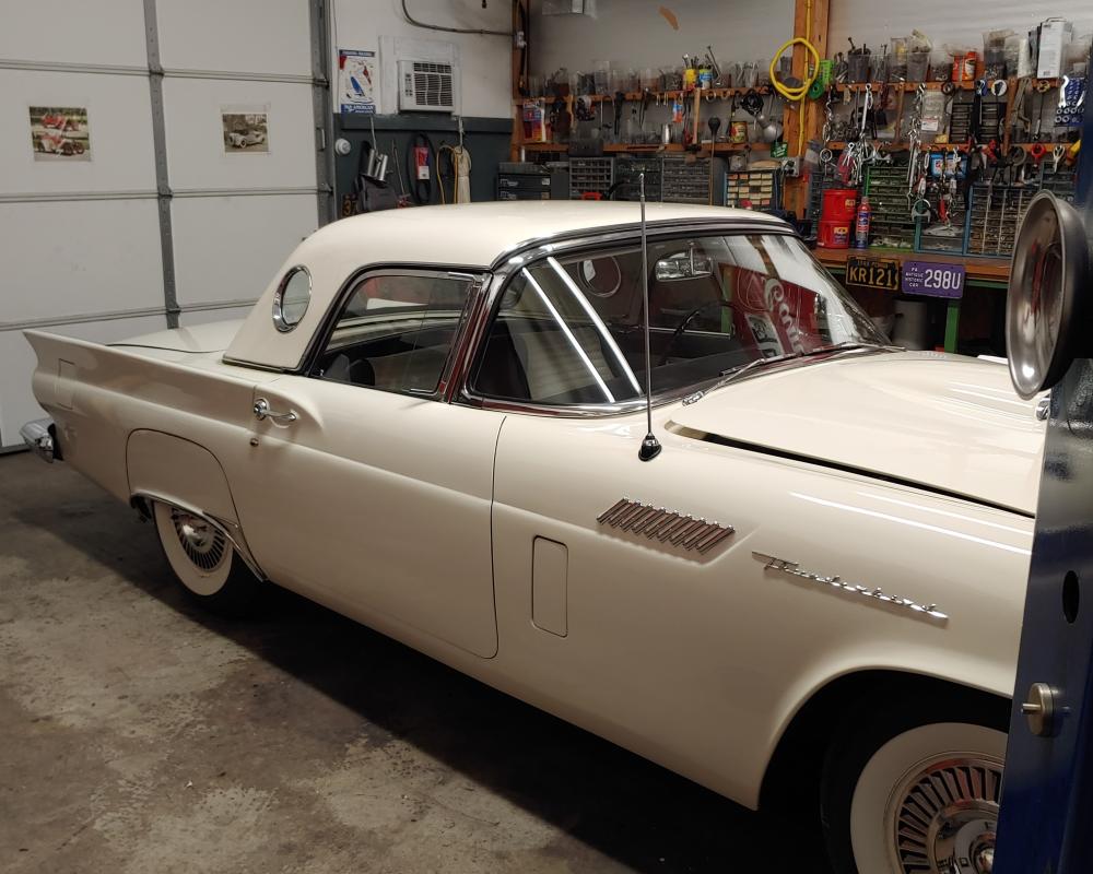 1957 Ford Thunderbird 